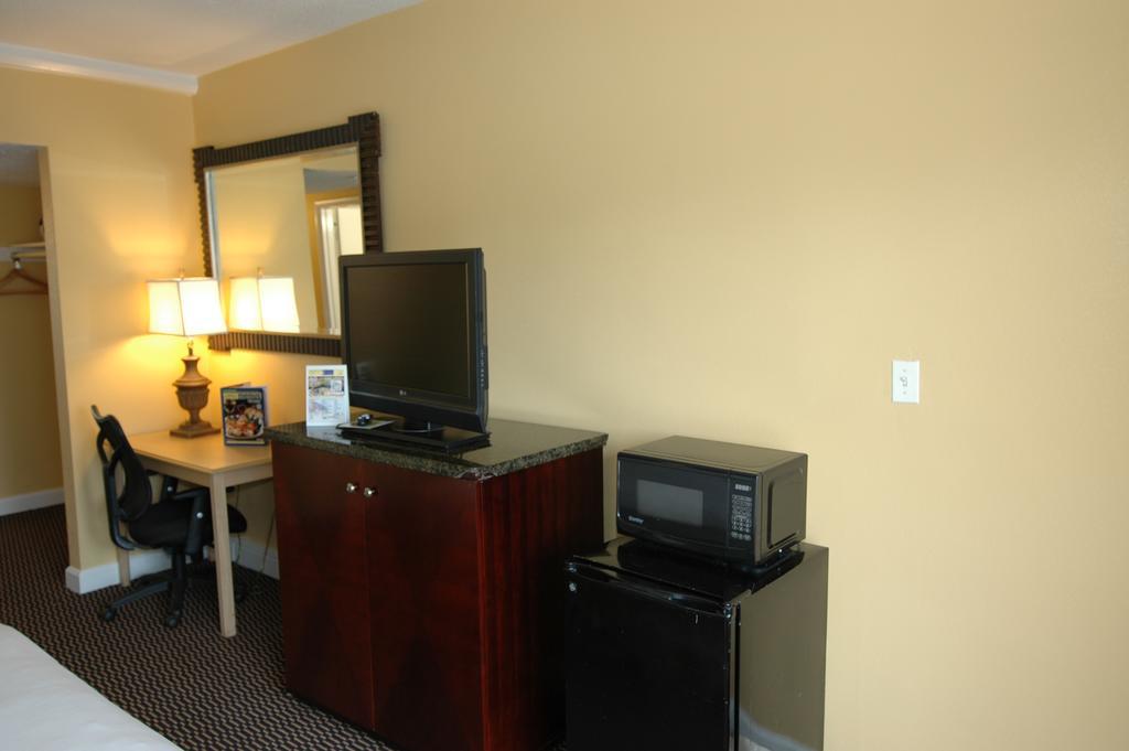 Ambassadors Inn & Suites Virginia Beach Exteriör bild