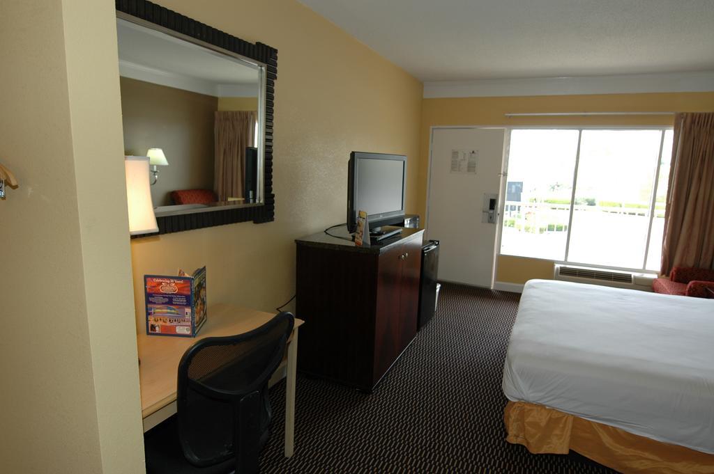 Ambassadors Inn & Suites Virginia Beach Exteriör bild